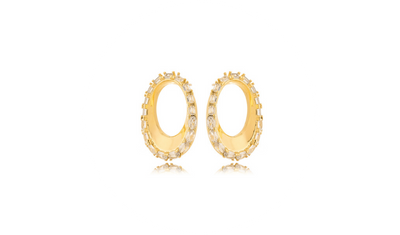 brinco oval com borda cravejada banhada a ouro