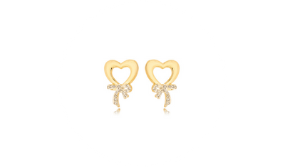 brinco coracao com laco cravejado banhado a ouro