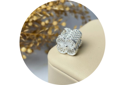 berloque 3d flor passante dupla face prata