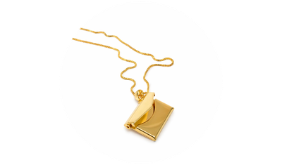 colar relicario carta banhado a ouro